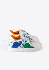 Tenis Dino Rugido de Monu Mini - Estampado de dinosaurios enérgico y colores vibrantes. Foto lateral.