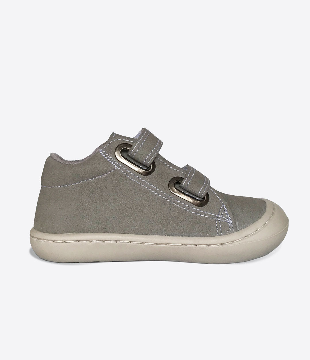Zapatos respetuosos para bebé Gris Estrella con suela antideslizante, diseño contemporáneo y detalles adorables de estrella para los primeros pasos.
Lat 3.